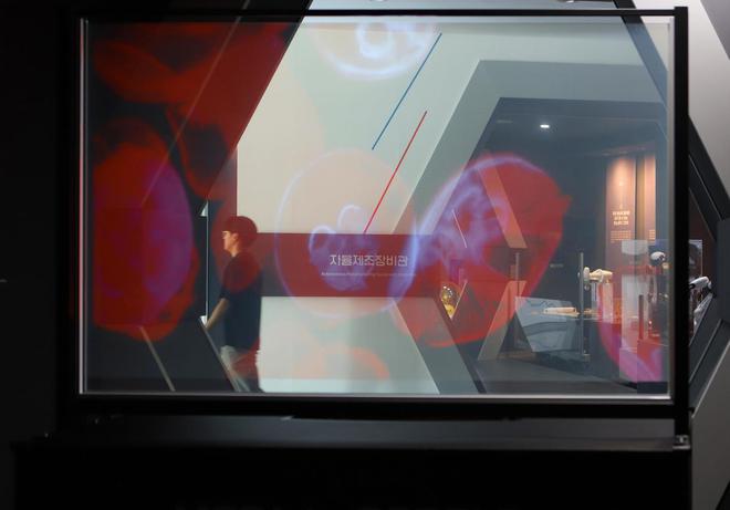 價(jià)格僅透明 OLED 一成，韓率先實(shí)現(xiàn) 100 英寸納米透明投影屏量產(chǎn)