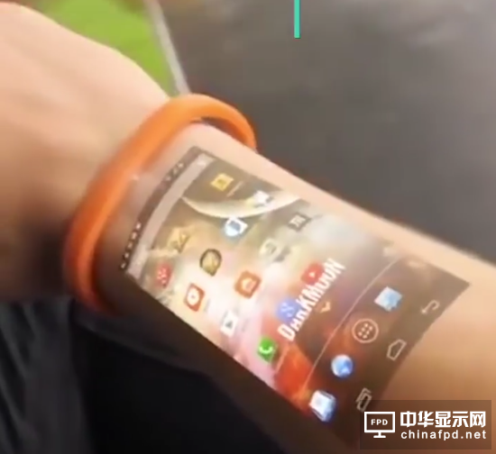 腕帶投影手機(jī)即將問(wèn)世：手臂秒變觸控屏
