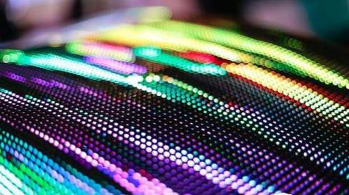攻穿戴 友達攜手镎創發表9.4吋Micro LED